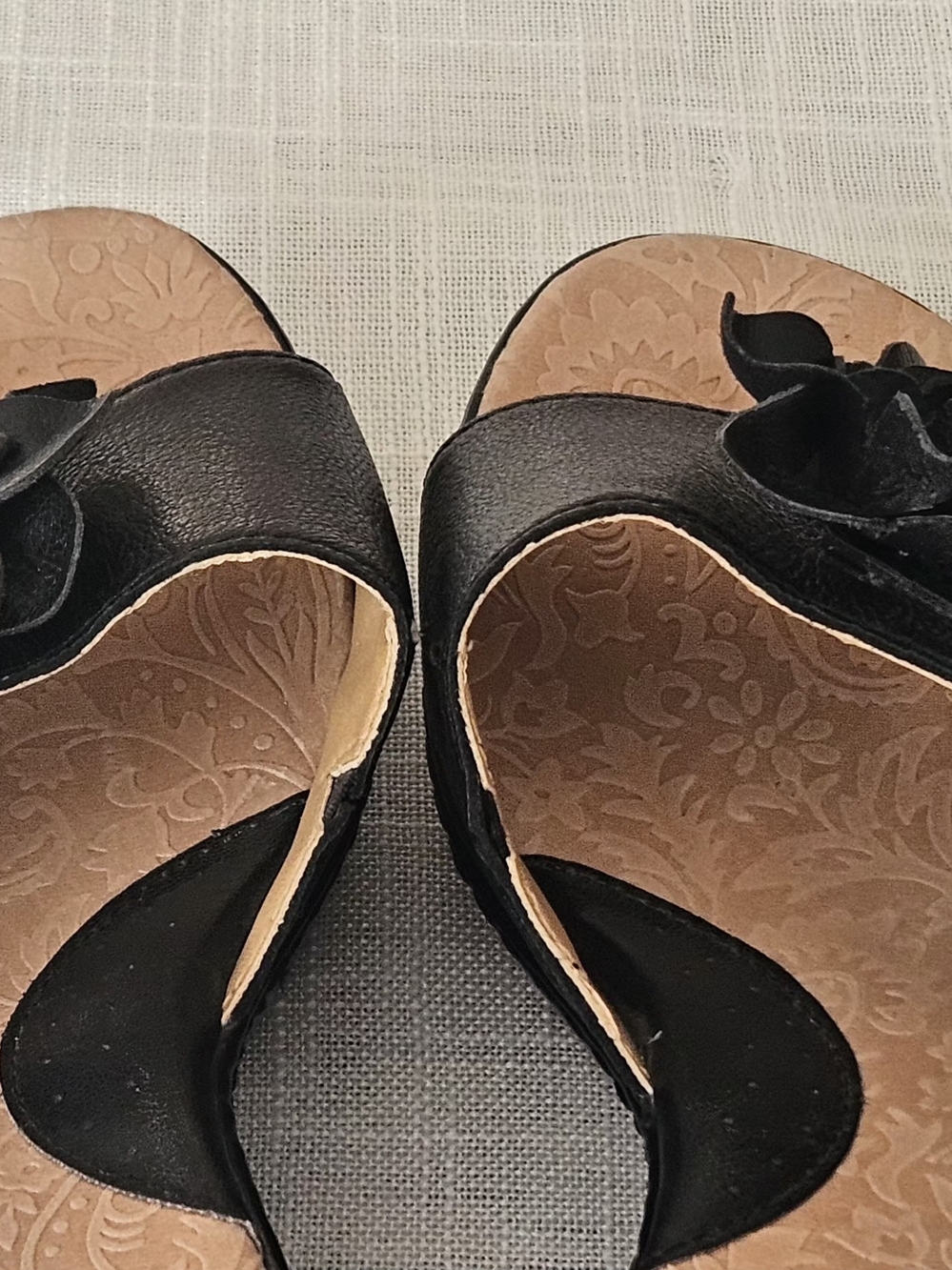 ​b.ø.c. Born Concept Women's Black Leather Floral Slide Sandals Wedges Size 10 - Picture 13 of 16